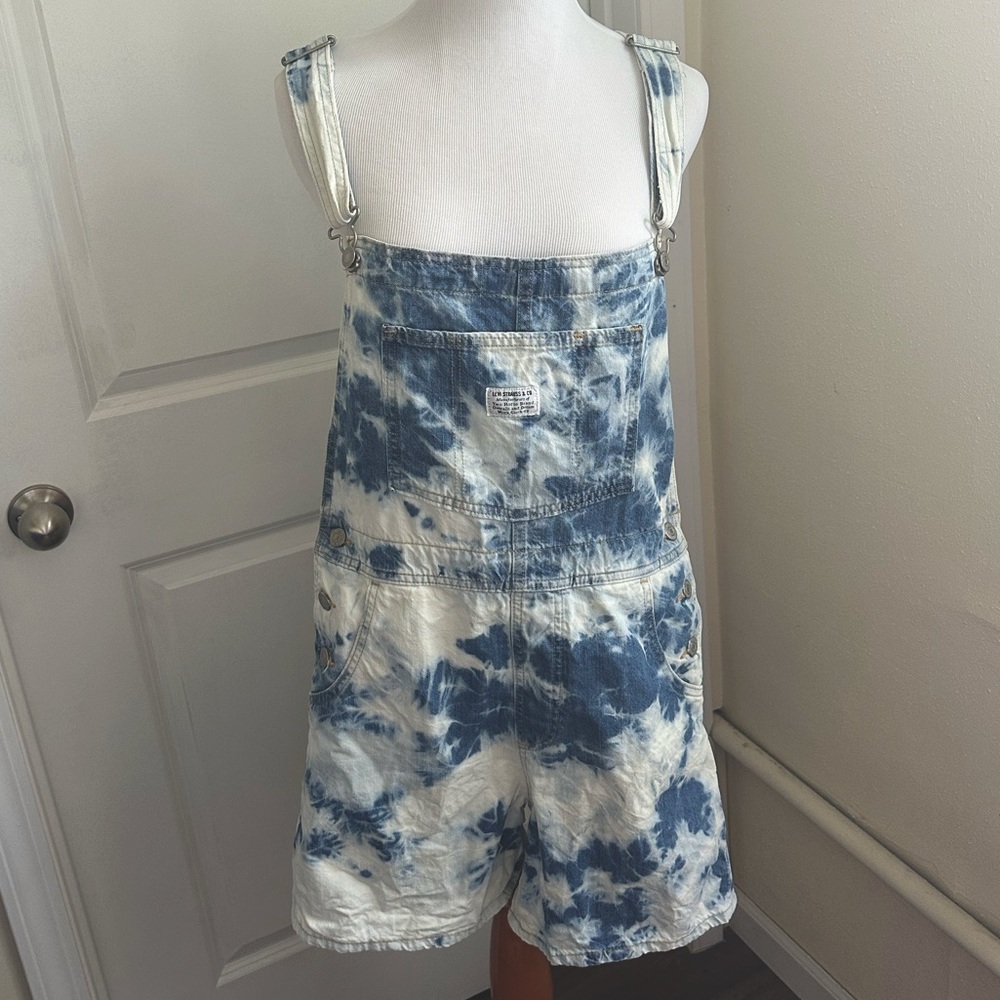 Levi's overall shorts